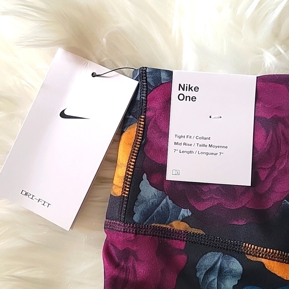 Women's Nike Training Shorts - Picture 4 of 6